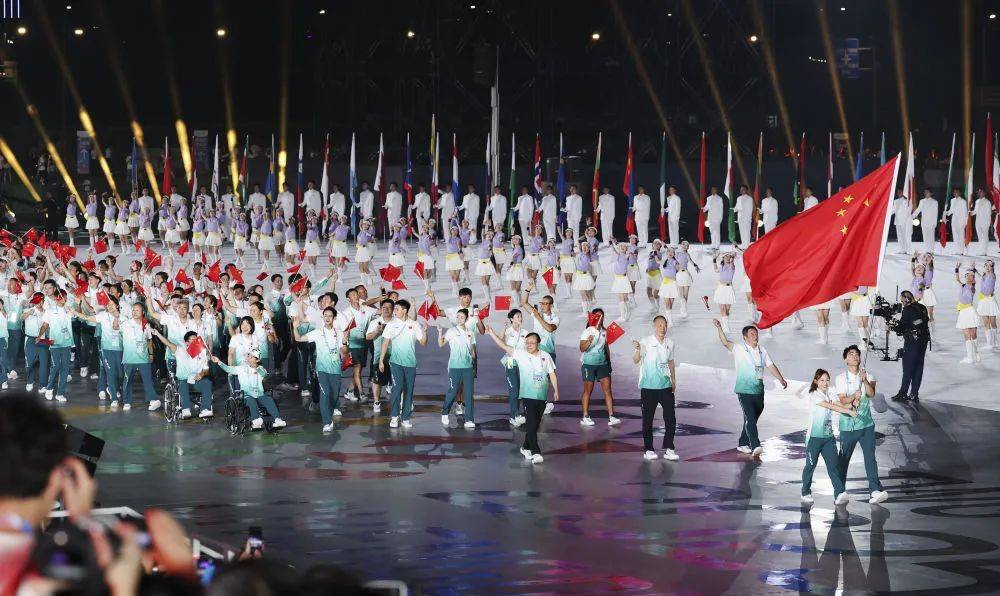 TSM力克SHR，Gumayusi关键团战开团秒人宿命之战成都决赛之夜，让粉丝疯狂欢呼